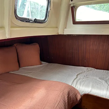 Sejour Insolite Sur Un Bateau Louveciennes