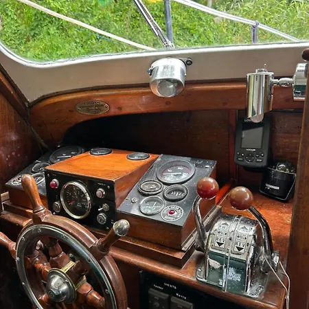 Sejour Insolite Sur Un Bateau Louveciennes