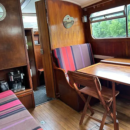 Botel Sejour Insolite Sur Un Bateau *