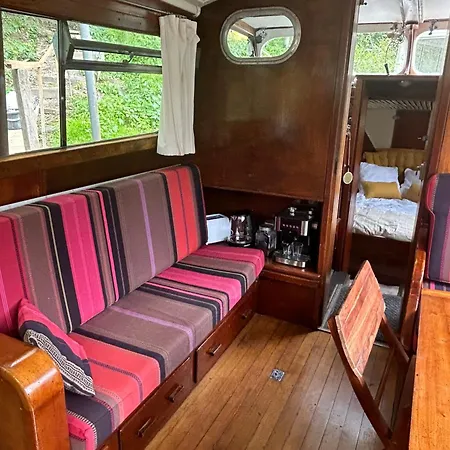 Sejour Insolite Sur Un Bateau Louveciennes