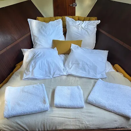Botel Sejour Insolite Sur Un Bateau *